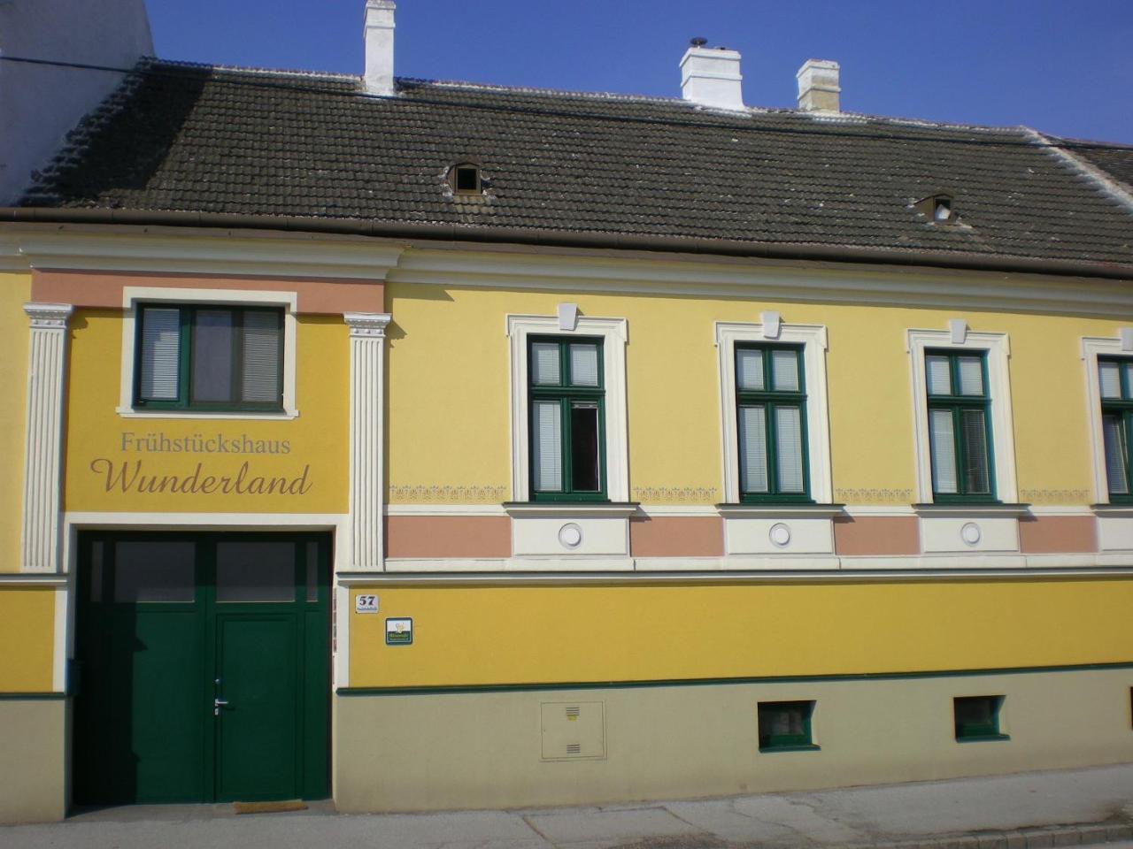 Fruehstueckshaus Wunderland Bed & Breakfast Laa an der Thaya Dış mekan fotoğraf